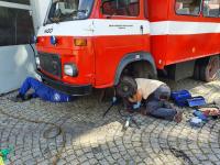 2020 - Nud�te se? Sta�te se dobrovoln�m hasi�em 😊  - Oprava autobusu