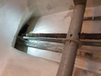 2021 - ZO� 2/2021 - �erp�n� voda ze sklepa - Voda si v klidu vyt�k� ze �achty a pln� sklepn� prostory.