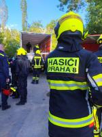 2024 - Cvičení obsluhy pytlovacího kontejneru - Jů - máme nový typ uniformy (nápis Praha 8) 2024 - Cvičení obsluhy pytlovacího kontejneru - Jů - máme nový typ uniformy (nápis Praha 8)